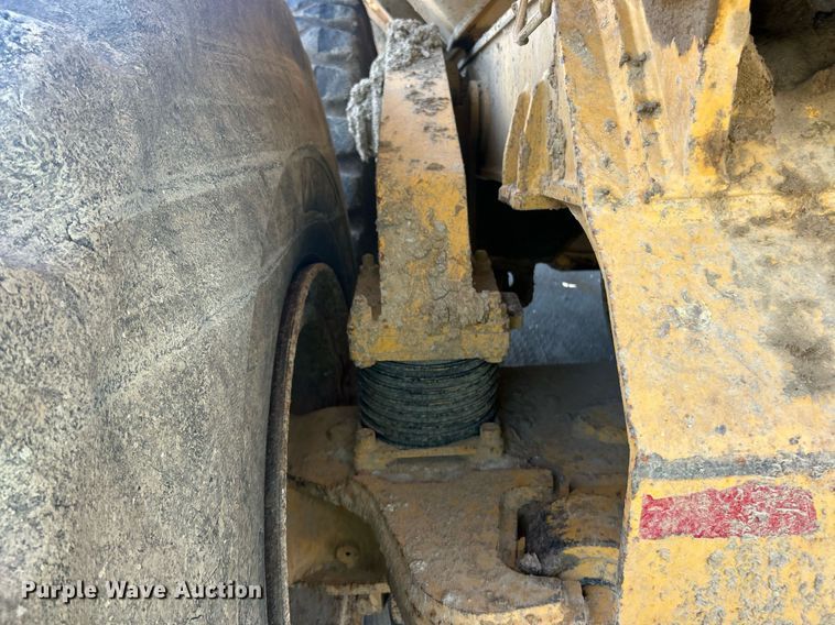 image for item YA0754 2005 John Deere 400D articulated haul truck