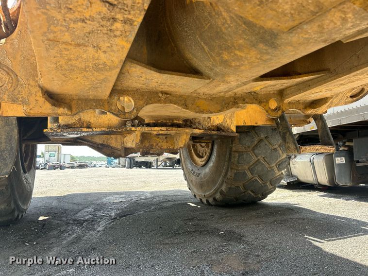 image for item YA0754 2005 John Deere 400D articulated haul truck