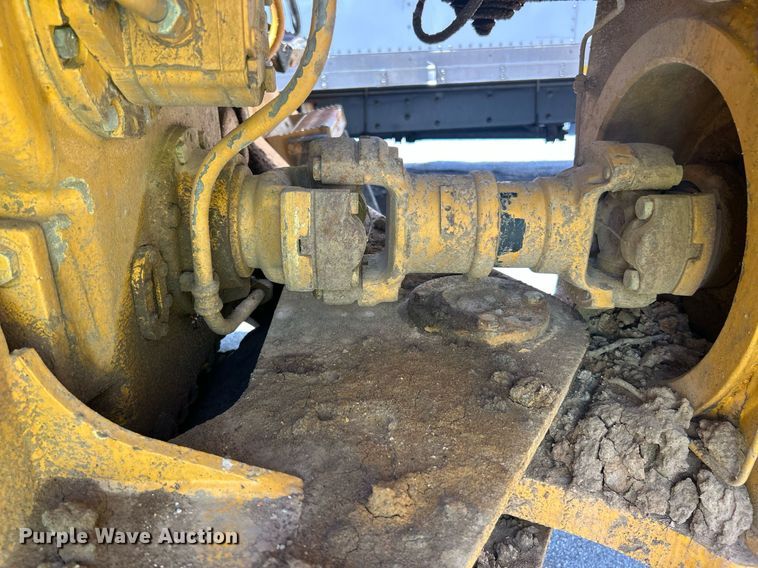 image for item YA0754 2005 John Deere 400D articulated haul truck