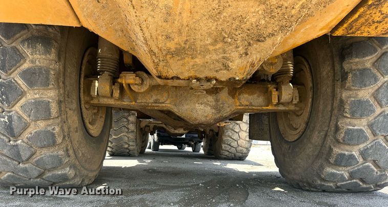 image for item YA0754 2005 John Deere 400D articulated haul truck