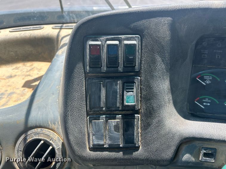 image for item YA0754 2005 John Deere 400D articulated haul truck