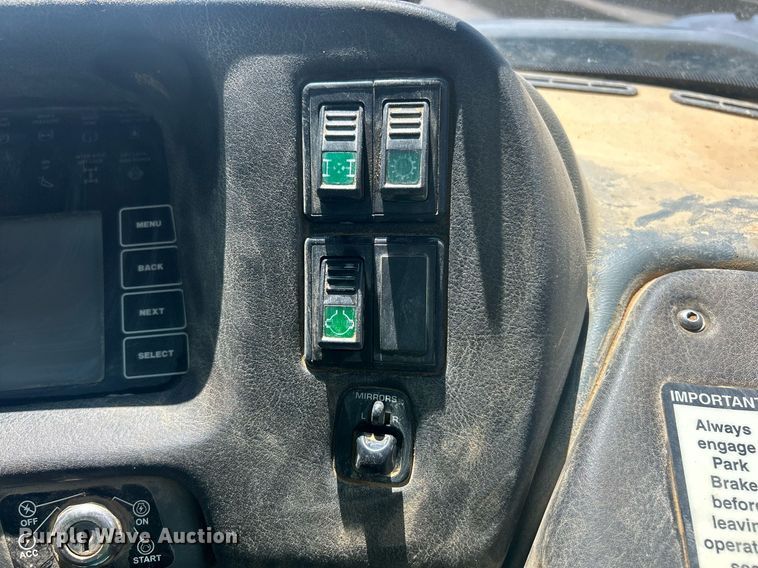 image for item YA0754 2005 John Deere 400D articulated haul truck