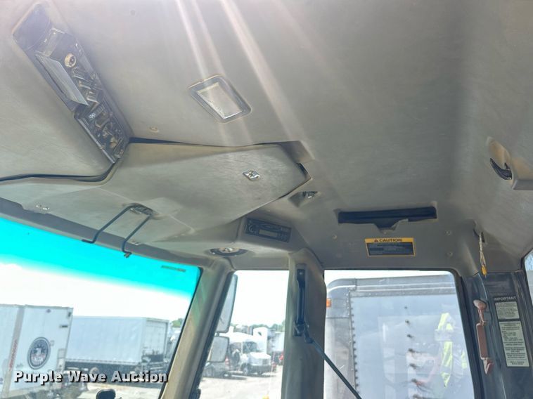 image for item YA0754 2005 John Deere 400D articulated haul truck