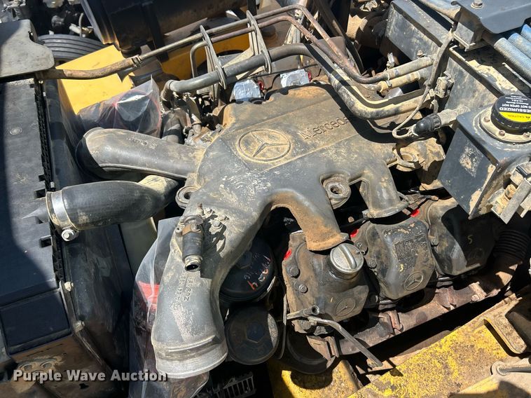 image for item YA0754 2005 John Deere 400D articulated haul truck