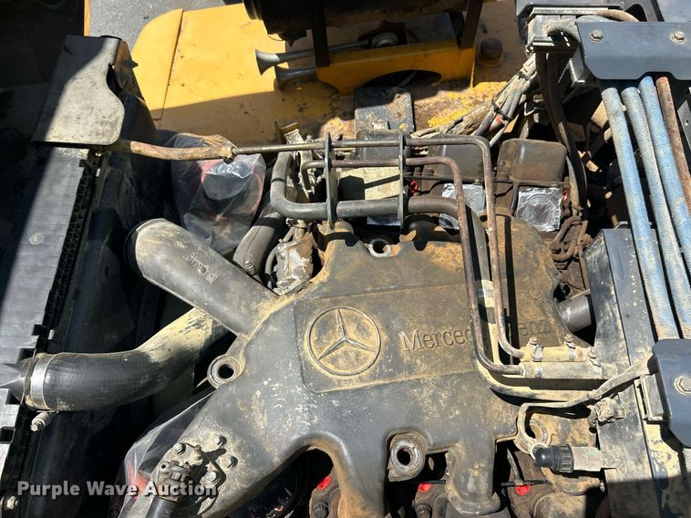 image for item YA0754 2005 John Deere 400D articulated haul truck