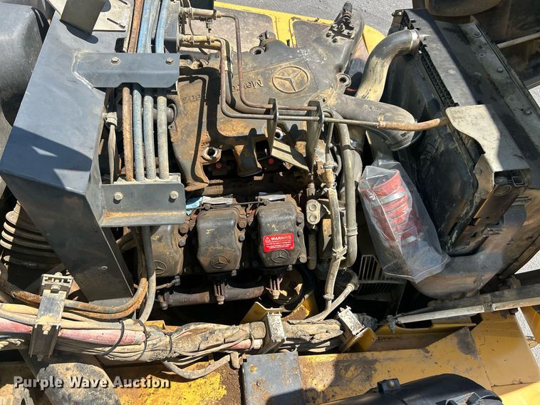 image for item YA0754 2005 John Deere 400D articulated haul truck