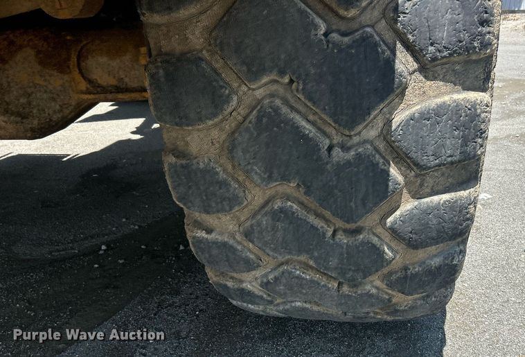 image for item YA0754 2005 John Deere 400D articulated haul truck