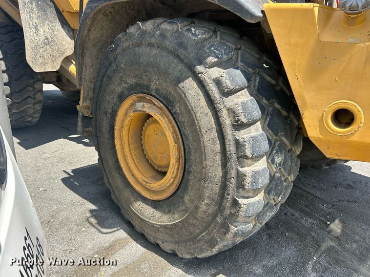 image for item YA0754 2005 John Deere 400D articulated haul truck