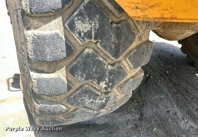 image for item YA0754 2005 John Deere 400D articulated haul truck