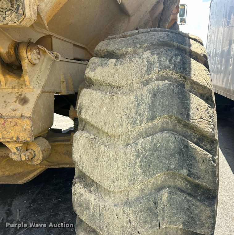 image for item YA0754 2005 John Deere 400D articulated haul truck