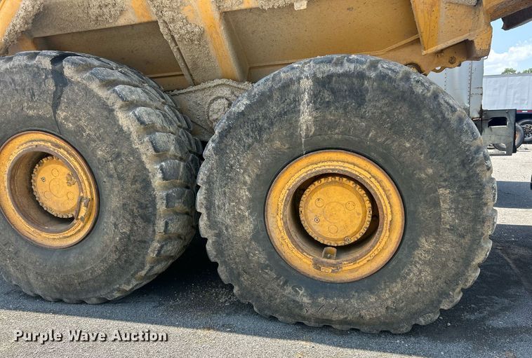 image for item YA0754 2005 John Deere 400D articulated haul truck