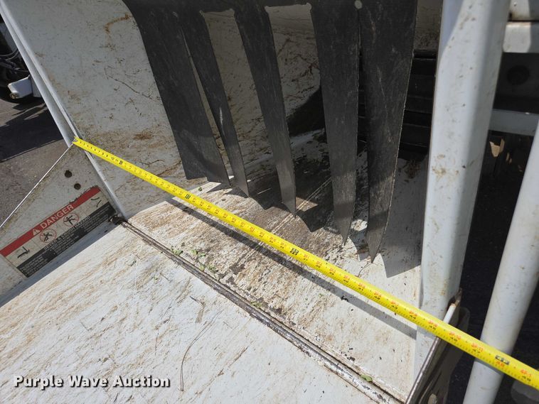 image for item YA0768 2015 Altec DC 1317 wood chipper