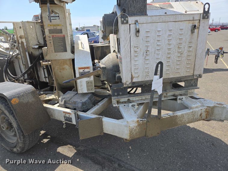 image for item YA0768 2015 Altec DC 1317 wood chipper