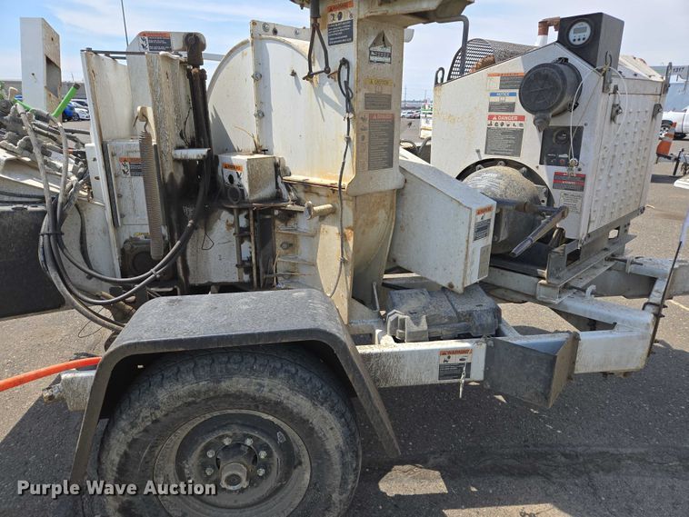 image for item YA0768 2015 Altec DC 1317 wood chipper