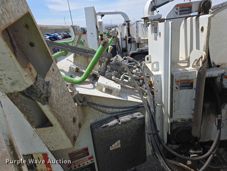 image for item YA0768 2015 Altec DC 1317 wood chipper