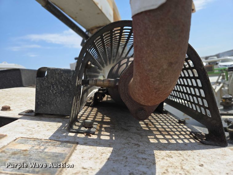 image for item YA0768 2015 Altec DC 1317 wood chipper