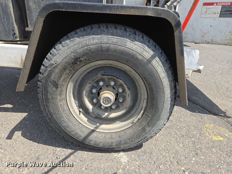 image for item YA0768 2015 Altec DC 1317 wood chipper