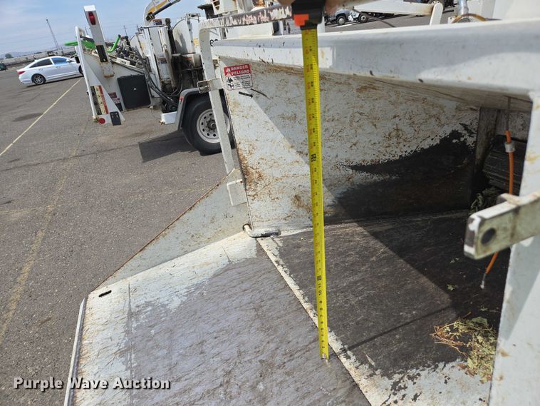 image for item YA0769 2014 Bandit 200 wood chipper