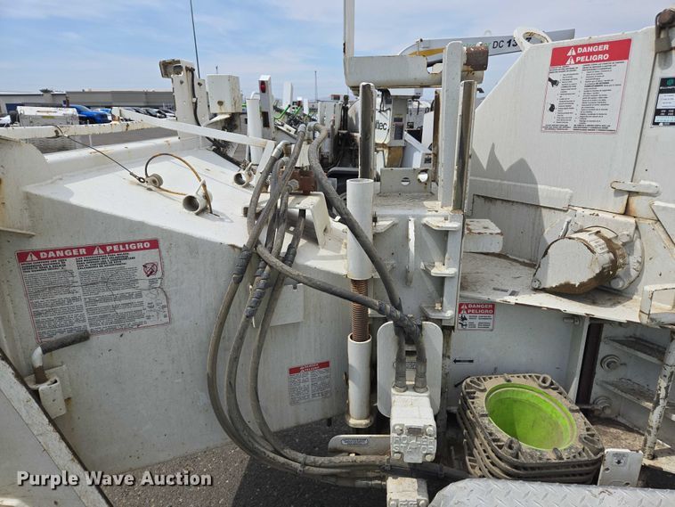 image for item YA0769 2014 Bandit 200 wood chipper