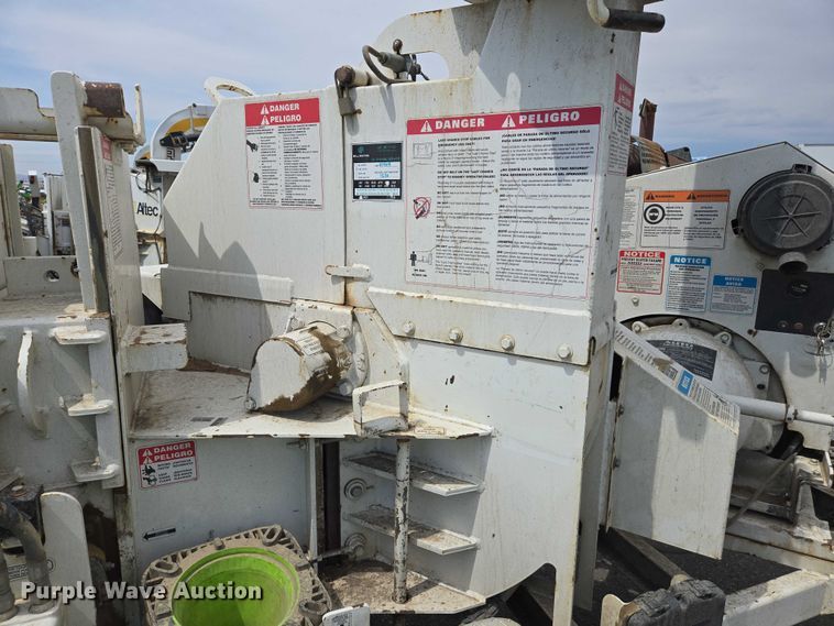 image for item YA0769 2014 Bandit 200 wood chipper