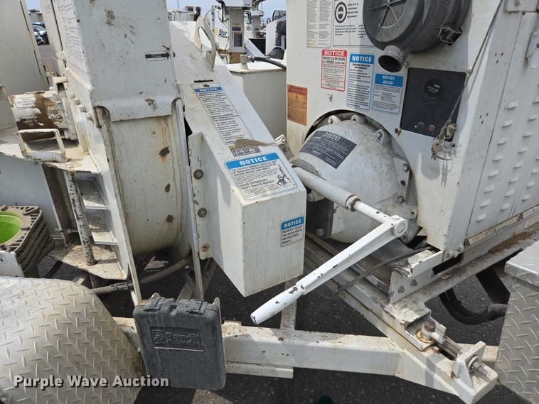 image for item YA0769 2014 Bandit 200 wood chipper