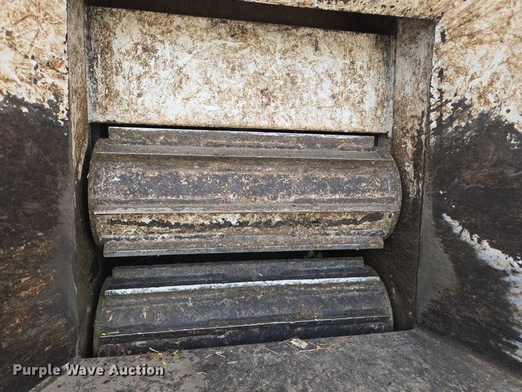 image for item YA0769 2014 Bandit 200 wood chipper