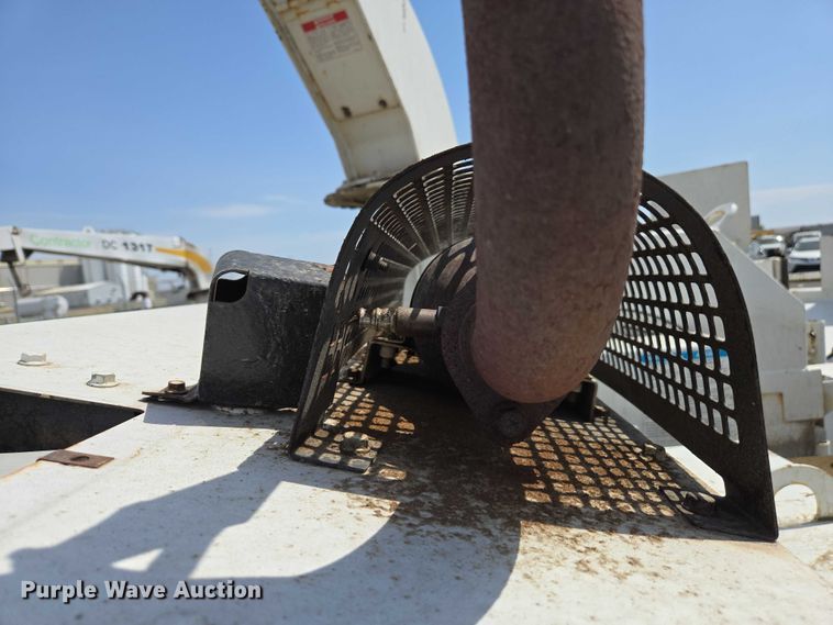 image for item YA0769 2014 Bandit 200 wood chipper