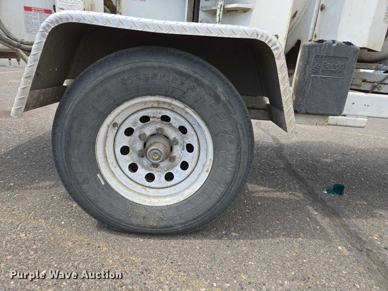 image for item YA0769 2014 Bandit 200 wood chipper