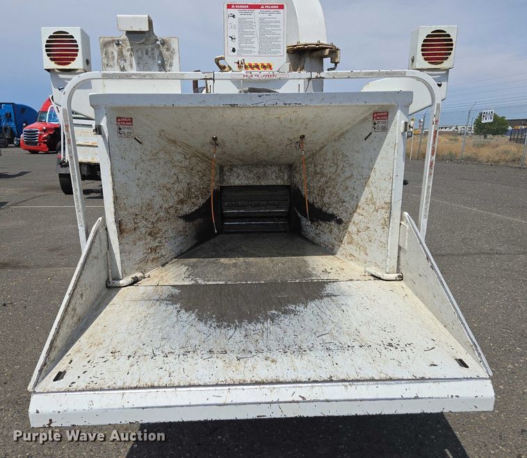 image for item YA0770 2014 Bandit 200 wood chipper