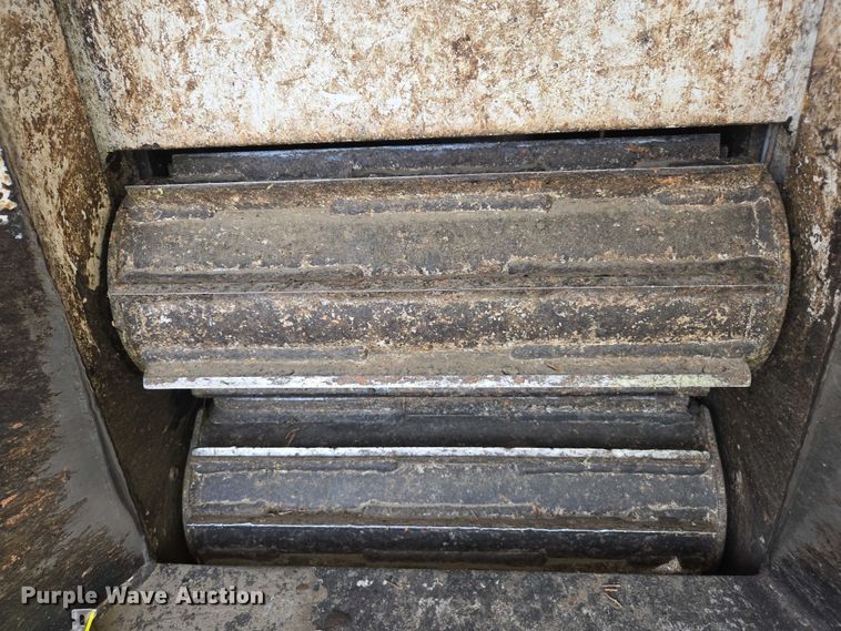 image for item YA0770 2014 Bandit 200 wood chipper