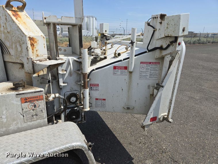 image for item YA0770 2014 Bandit 200 wood chipper