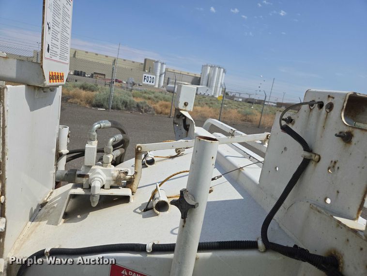 image for item YA0770 2014 Bandit 200 wood chipper