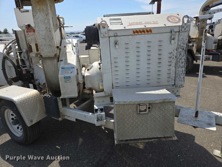 image for item YA0770 2014 Bandit 200 wood chipper