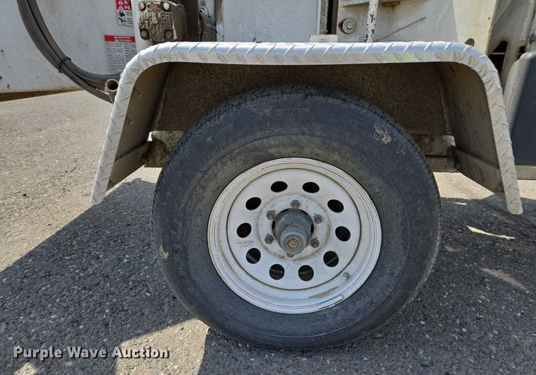 image for item YA0770 2014 Bandit 200 wood chipper