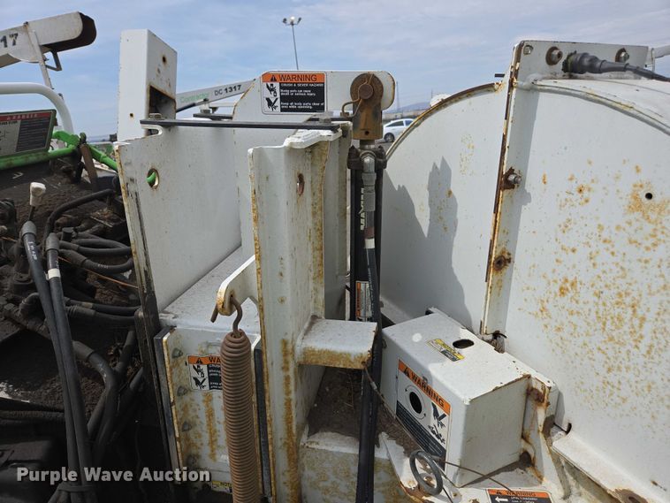 image for item YA0771 2015 Altec DC 1317 wood chipper