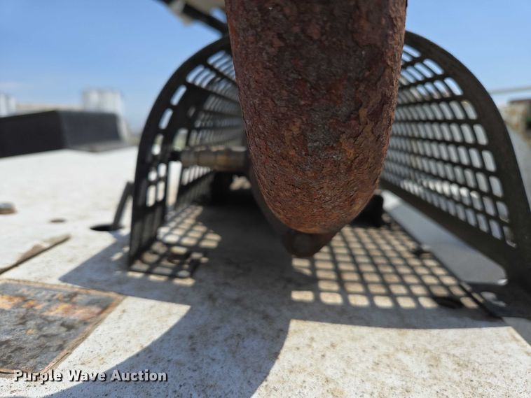 image for item YA0771 2015 Altec DC 1317 wood chipper