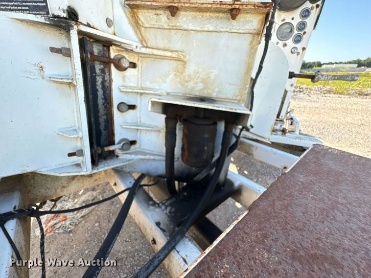 image for item YA0772 2008 Altec DC 1217 wood chipper