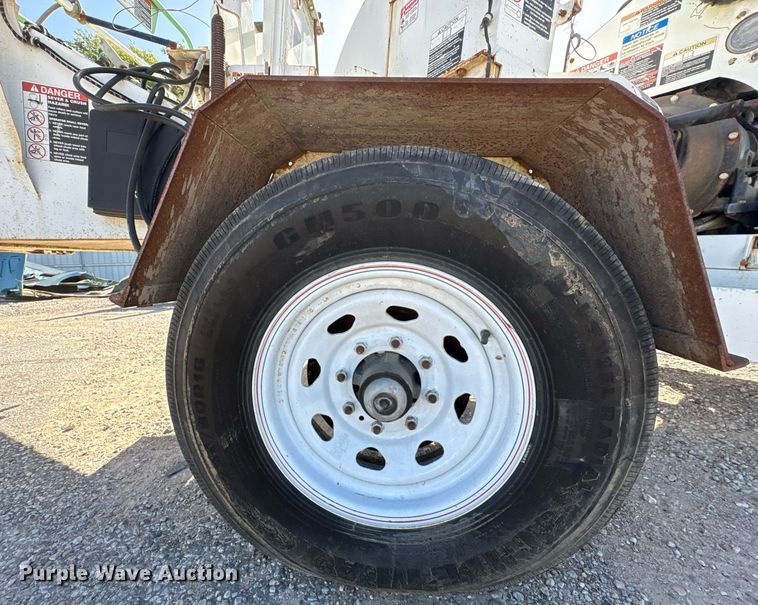 image for item YA0772 2008 Altec DC 1217 wood chipper