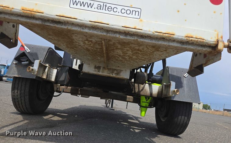 image for item YA0776 2015 Altec DC 1317 wood chipper