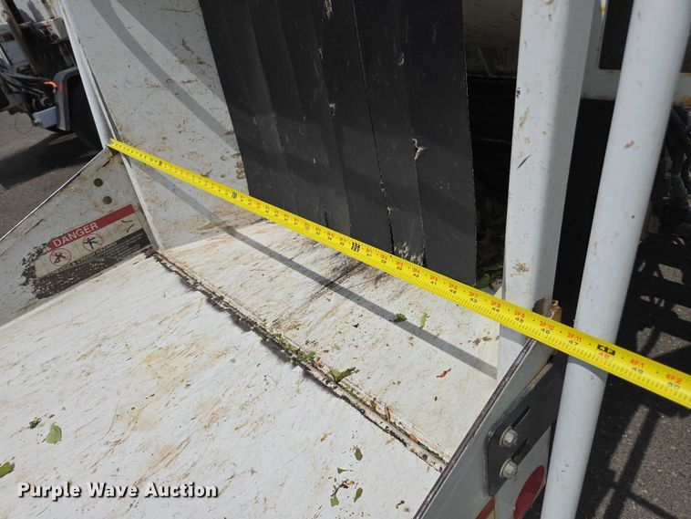 image for item YA0776 2015 Altec DC 1317 wood chipper