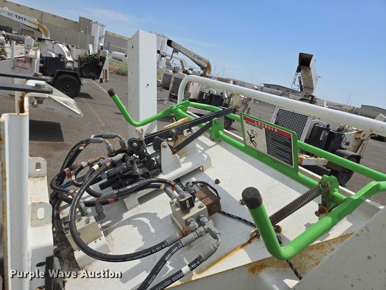 image for item YA0776 2015 Altec DC 1317 wood chipper