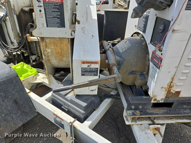 image for item YA0776 2015 Altec DC 1317 wood chipper