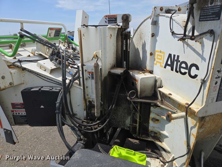 image for item YA0776 2015 Altec DC 1317 wood chipper