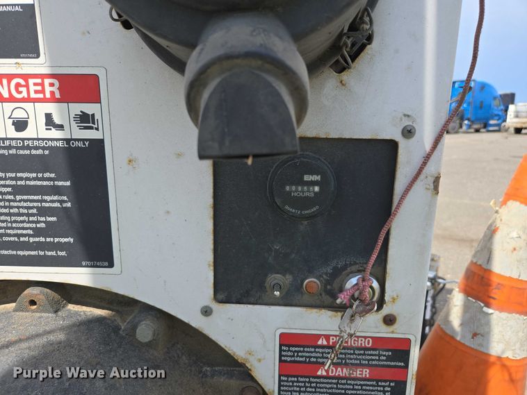 image for item YA0776 2015 Altec DC 1317 wood chipper