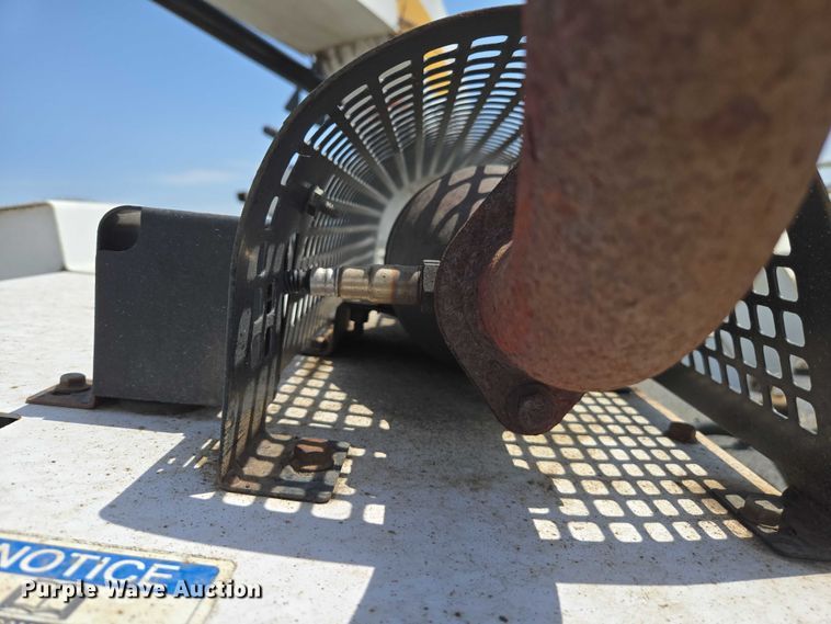 image for item YA0776 2015 Altec DC 1317 wood chipper