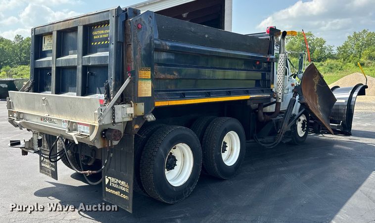 image for item DJ9676 2002 International 4900 dump truck