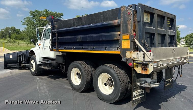 image for item DJ9676 2002 International 4900 dump truck
