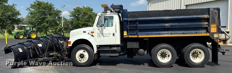 image for item DJ9676 2002 International 4900 dump truck