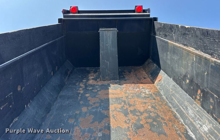 image for item DJ9676 2002 International 4900 dump truck