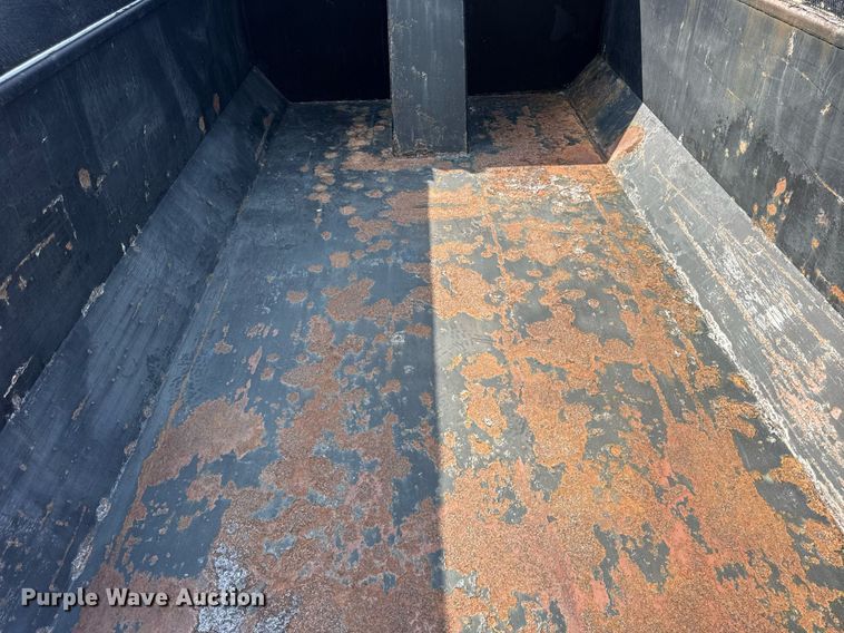 image for item DJ9676 2002 International 4900 dump truck